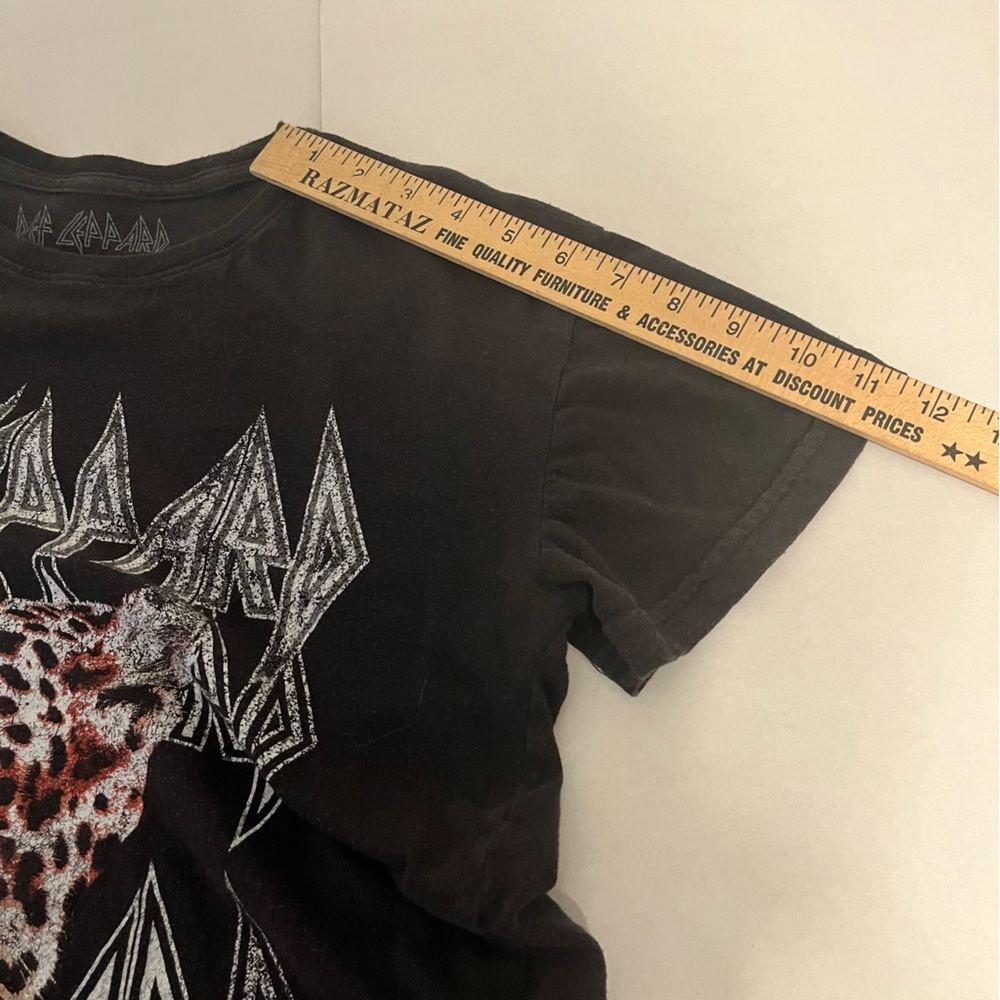 Def Leopard t-shirt, size medium, dark gray hundred percent cotton. - Picture 6 of 9